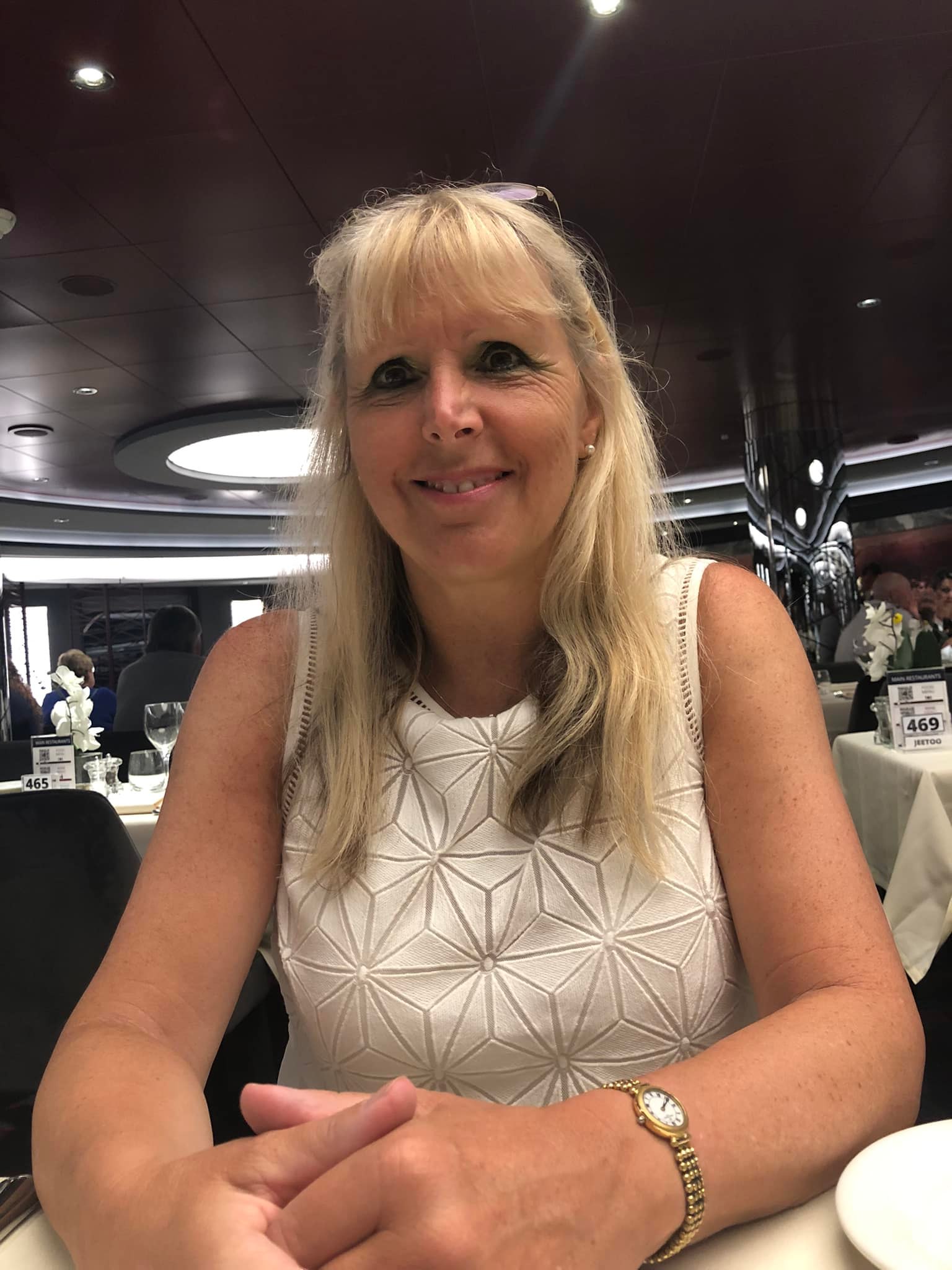 Dr. Liz Saunders
